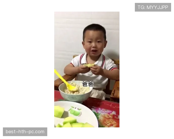 侯志慧训练完偷偷吃块小蛋糕，被教练抓到还嘴硬说“就一口”