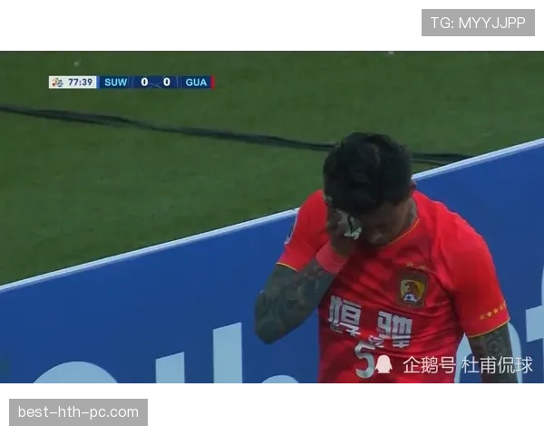 手抛球规则详解：裁判判罚标准与违规处理规范