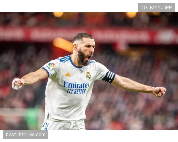 本泽马如何破解顶级防线：进攻机制与空间利用解析